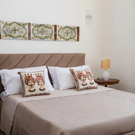 Casa de hóspedes Crisafi Luxury Flat 3*